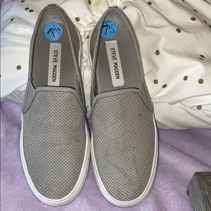 ADORBS!! Steve Madden slip-ons